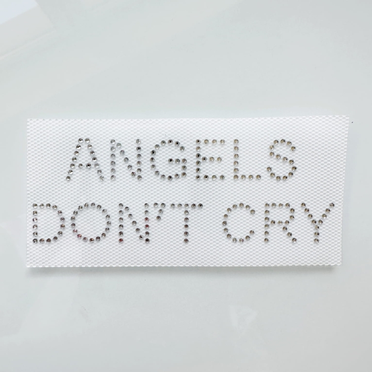 napis z krysztalkow angels dont cry.jpg