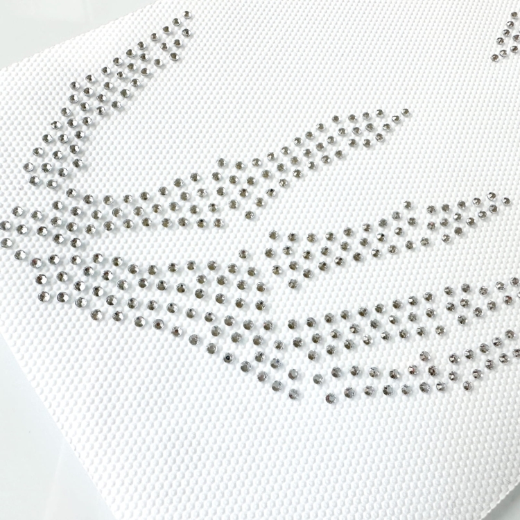 ręce piersi cyrkonie.jpg