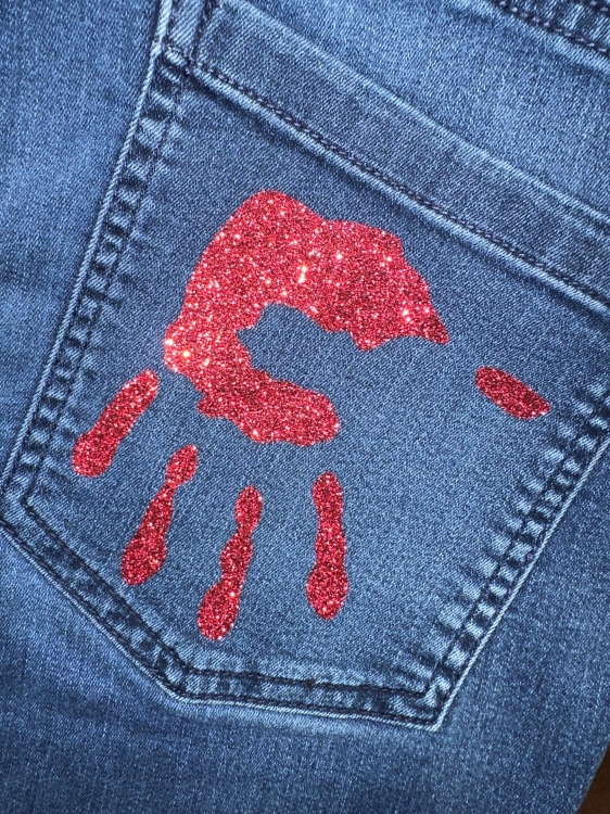 odcisk krwawej dłoni.jpeg