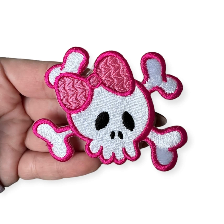 czaszka kości róż termo aplikacja.jpeg