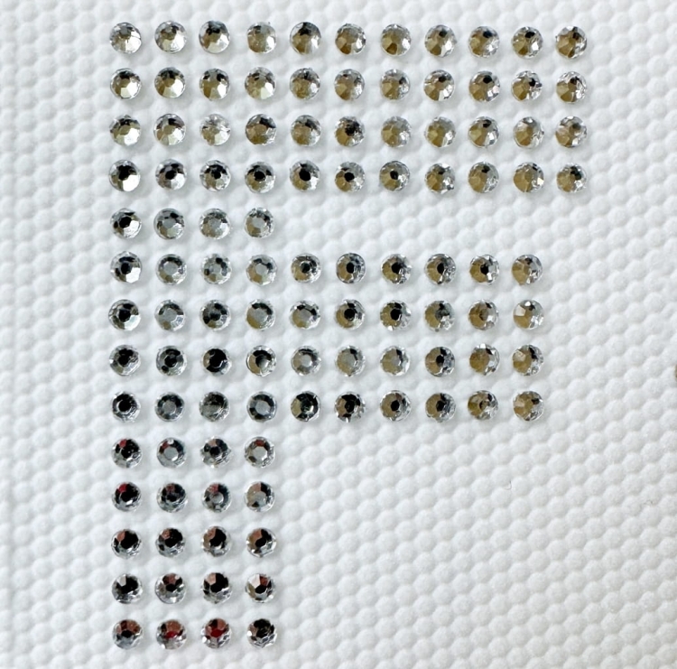 litera F kryształki.jpg