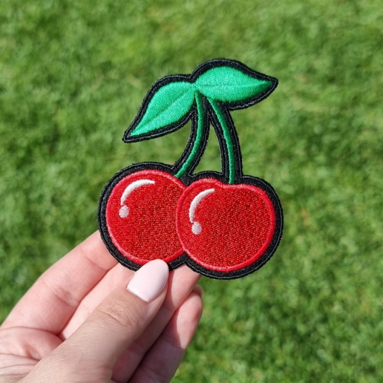 haftowana naszywka naprasowanka wiśnia