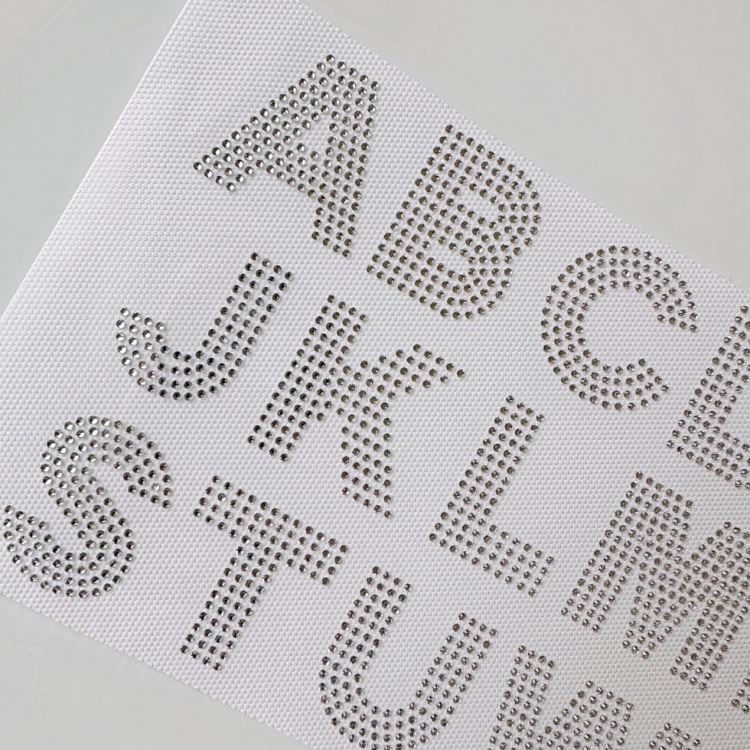 litery z kryształków.jpg