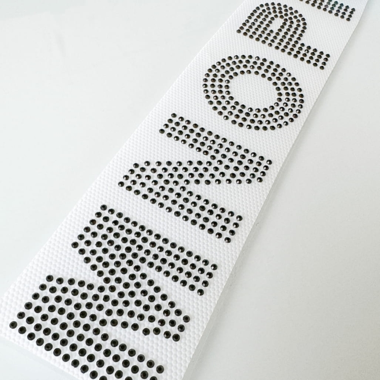 czarne litery z cyrkonii.JPG