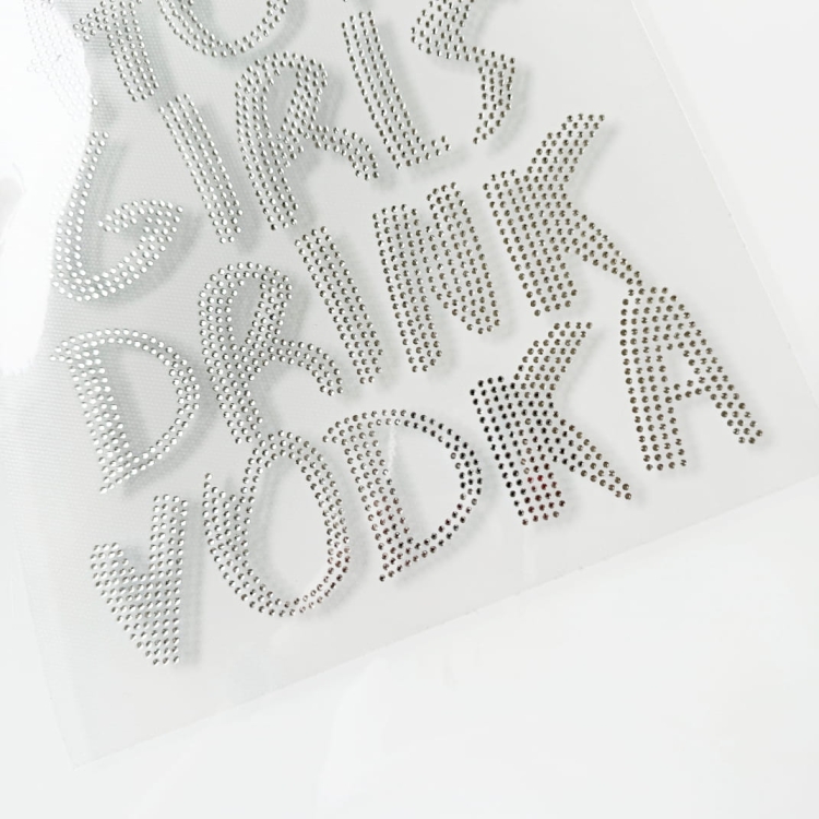 hot girls drink vodka naprasowanka cyrkonie.jpg